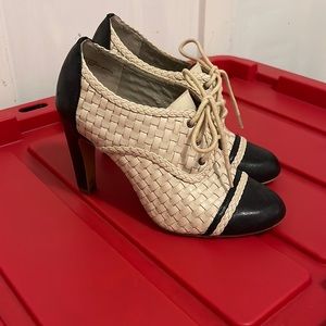 Oxford lace up heels with leather woven design